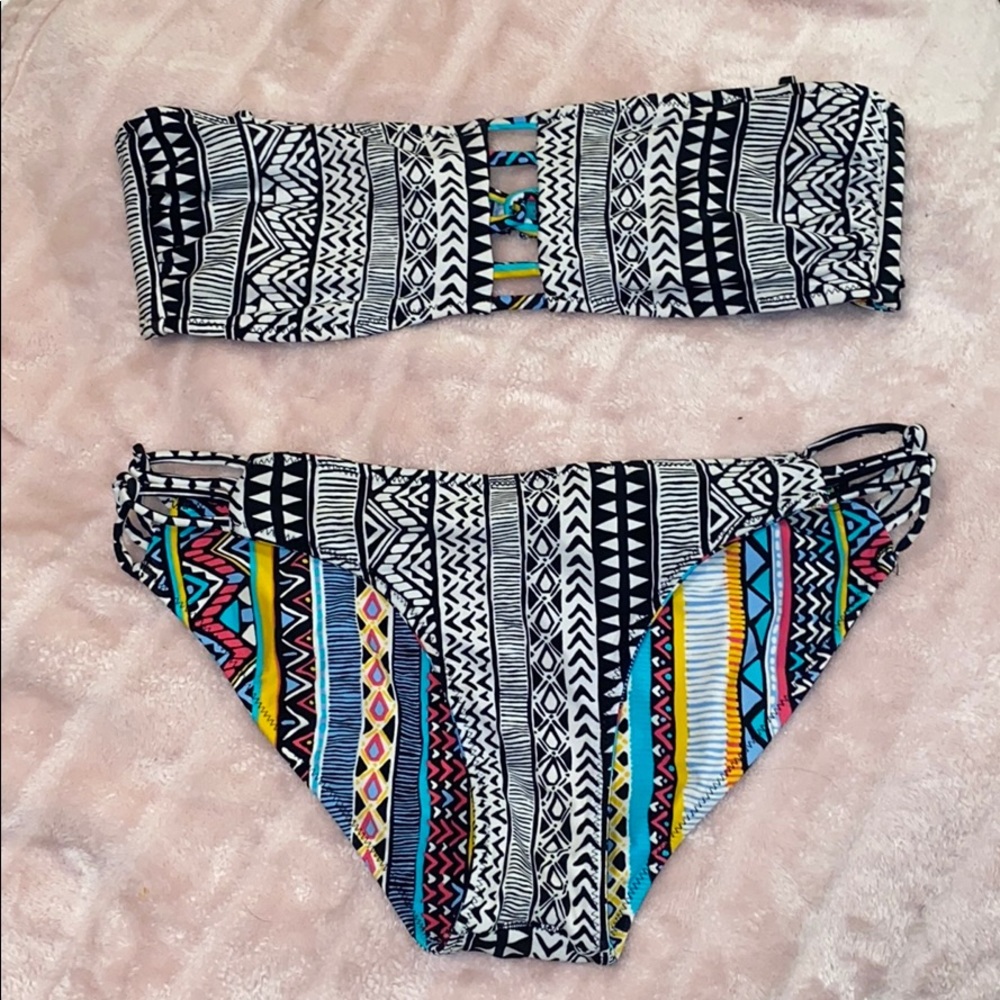 Volcom Reversible Swim suit!